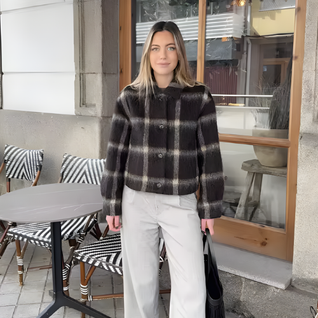 Trendy Brown Checkered Short Jacket – Chic Autumn Outerwear for Women